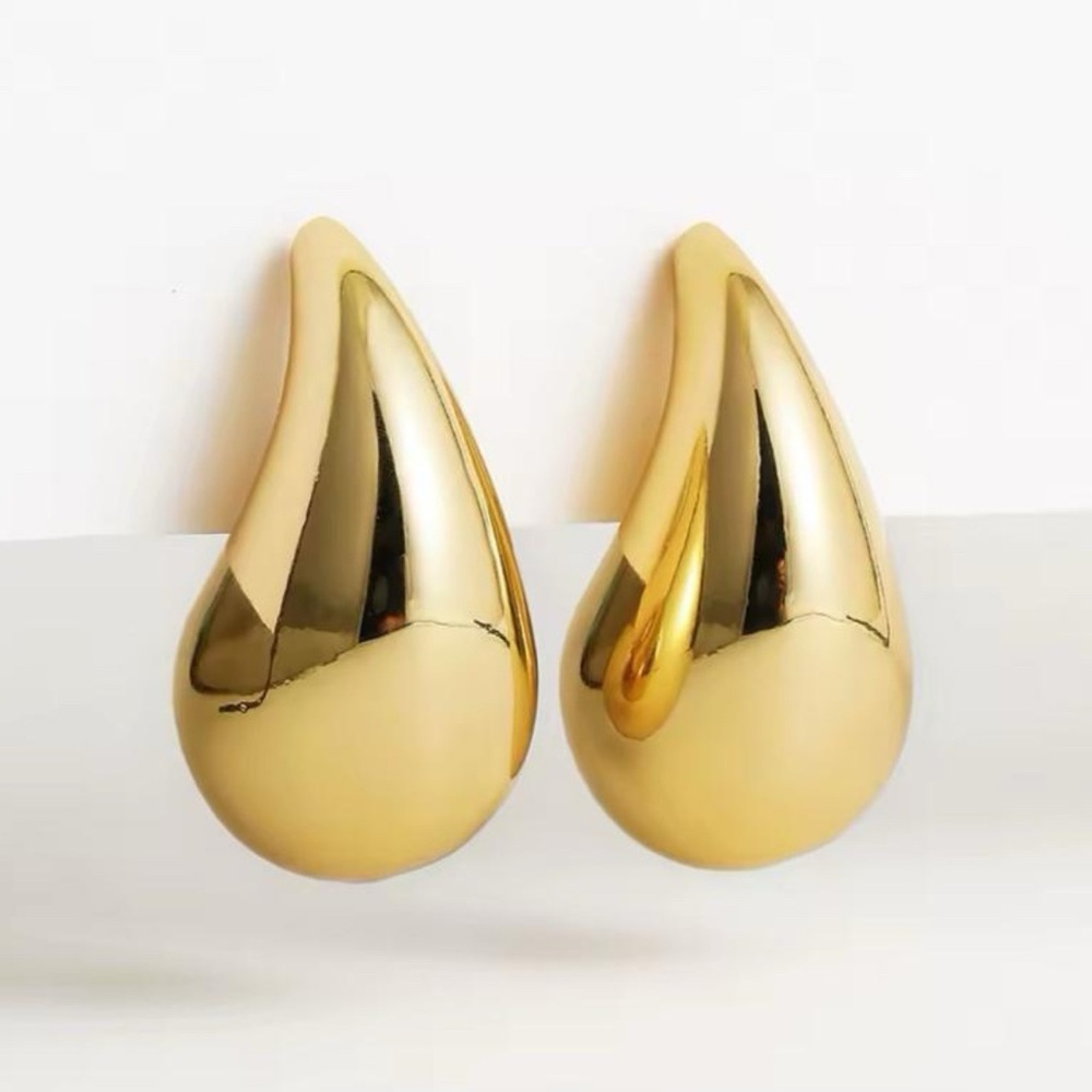 Elegant Gold Teardrop Earrings